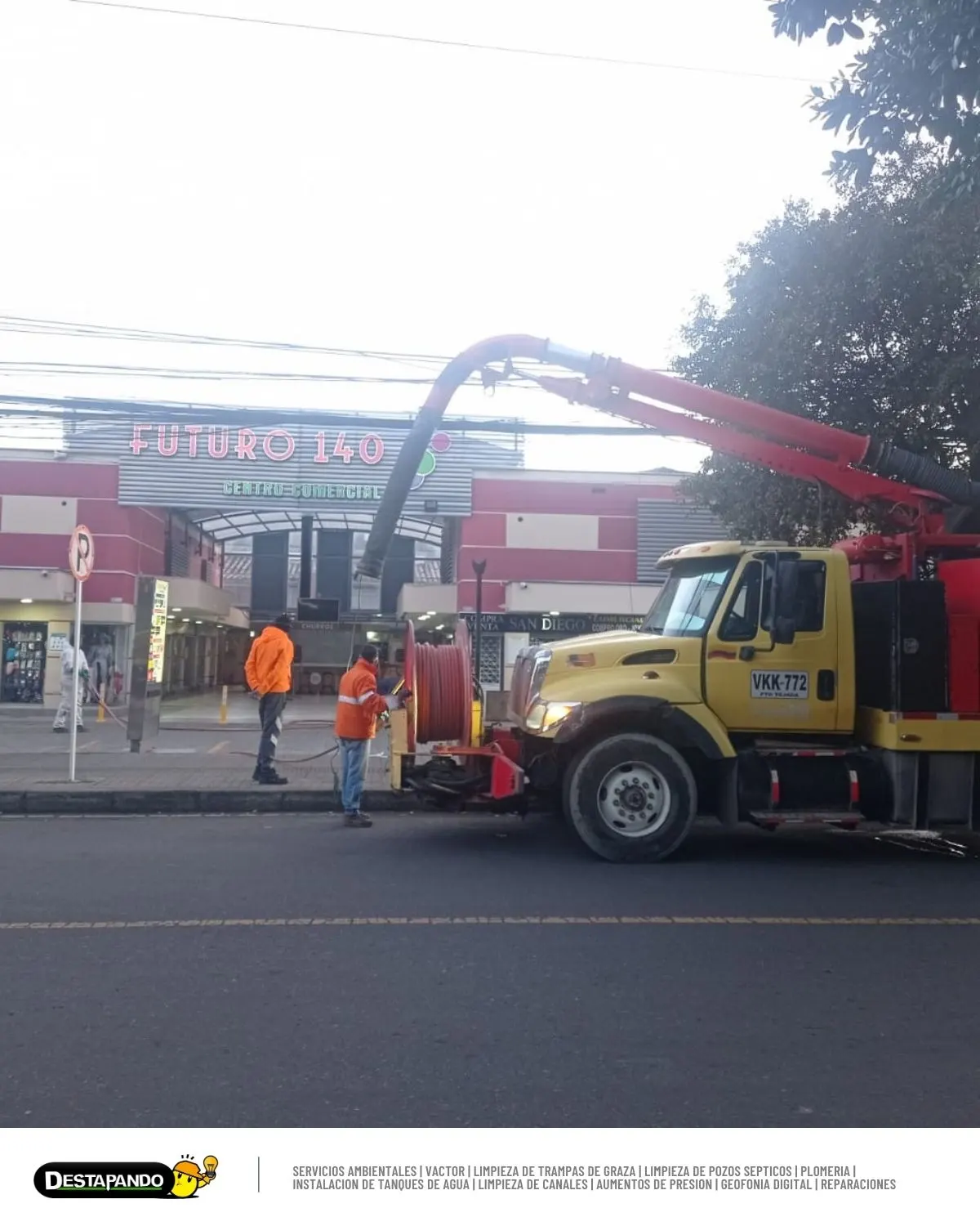 Camión Vactor en operación en Bogotá